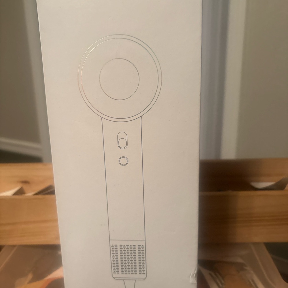 White Low-Noise Blow Dryer with Diffuser BOGO item - Picture 5 of 6